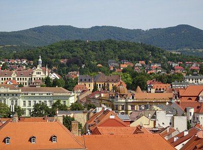 Malá červená věžička restaurace na Mostné hoře