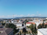 Pohled z věže kostela na město