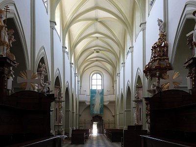 Interiér baziliky minor