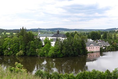 Pohled na zámek Kinských