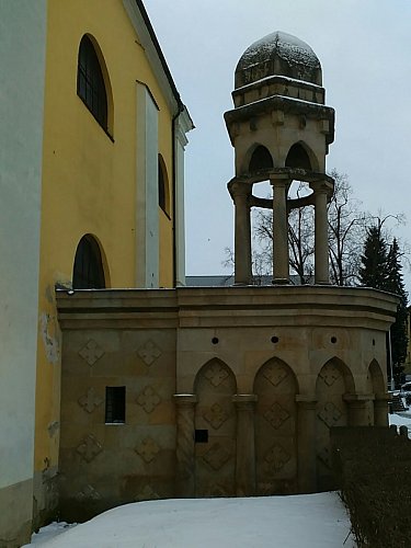 11 - Boží hrob u zdi klášterního kostela Svaté rodiny