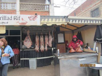 prodej masa a příprava jídla v tažině