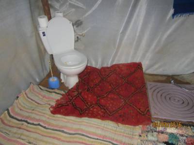 toaleta v berberském stanu