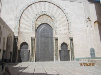 jedna ze vstupních bran mešity