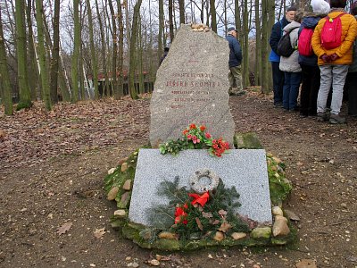 Jiří Sedmík byl diplomat, voják a bojovník proti fašismu. Působil v evangelické církvi v Troji a po válce mu tu postavili pomník