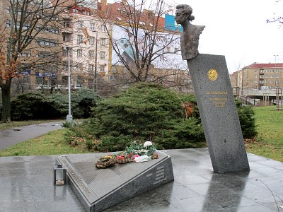 náměstí Hrdinů s pomníkem Milady Horákové