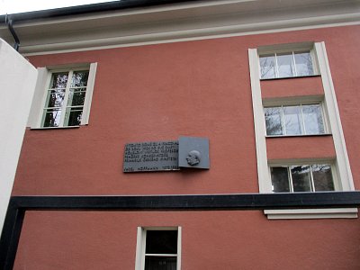 modernistická​ vila z dvacátých let minulého století, žil v ní houslový virtuos Karel Hoffmann - arch. Eduard Hnilička
