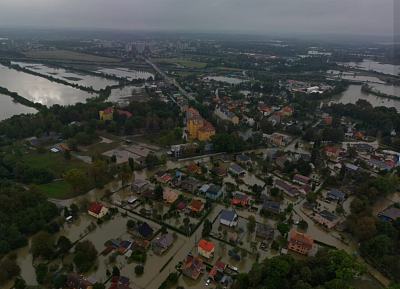 Nemocnice-oranžová uprostřed v bohumínských Benátkách