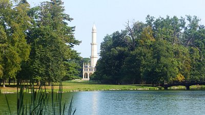 Blížíme se procházkou k Minaretu