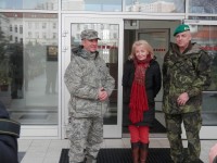 Paní Žilková s vysokými důstojníky obou armád