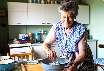 Energetická krize nejvíce zasáhla důchodce bydlící v rodinném domě. Finanční nouzi řeší cílená podpora