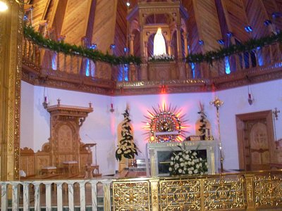 Vnitřek Sanktuária Panny Márie - všude byly vidět mistrovské práce řemeslníků