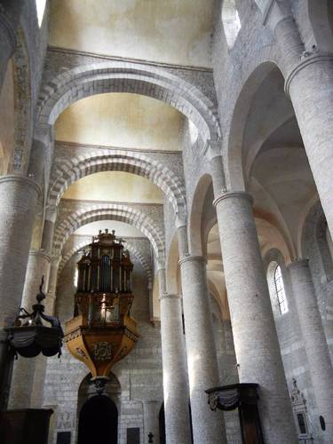tournus-romanska-katedrala.jpg
