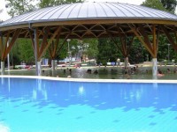 venkovní bazény s různou teplotou