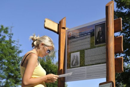 Hrabě Harrach otevřel
včelí stezku v Harrachově